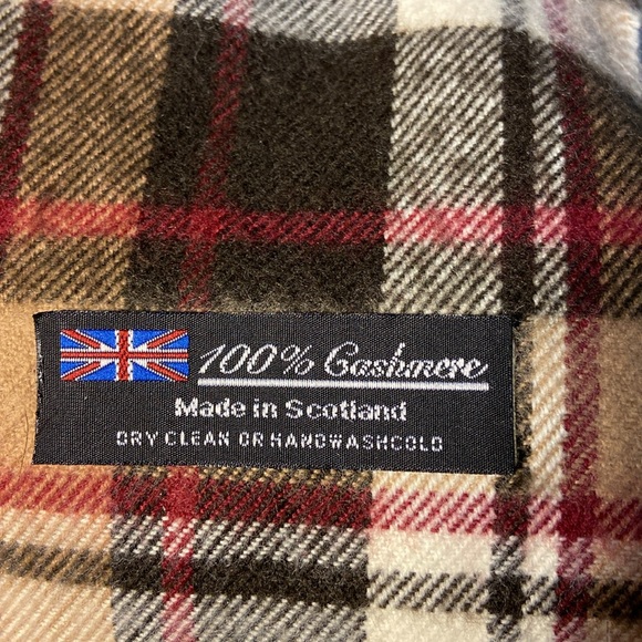 Classic Plaid 100% Cashmere Scarf. - Picture 3 of 5
